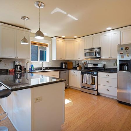 Stylish North Seattle Townhouse- Dual Master Suites ภายนอก รูปภาพ