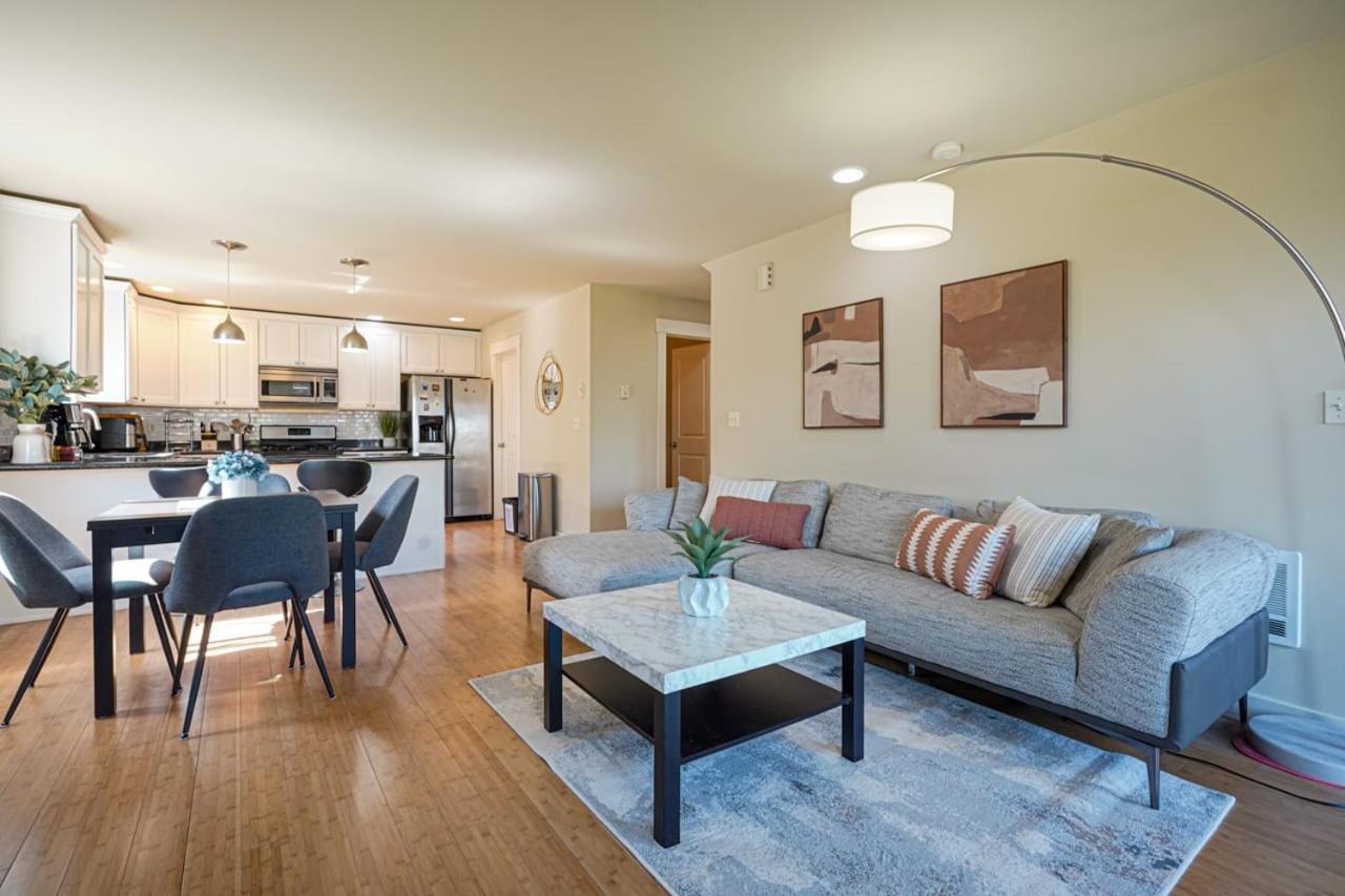 Stylish North Seattle Townhouse- Dual Master Suites ภายนอก รูปภาพ