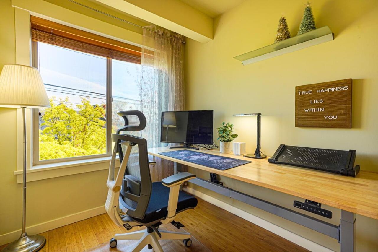 Stylish North Seattle Townhouse- Dual Master Suites ภายนอก รูปภาพ