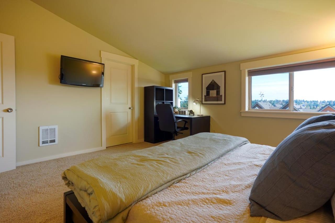 Stylish North Seattle Townhouse- Dual Master Suites ภายนอก รูปภาพ
