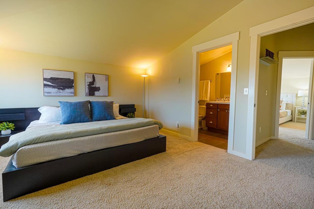 Stylish North Seattle Townhouse- Dual Master Suites ภายนอก รูปภาพ