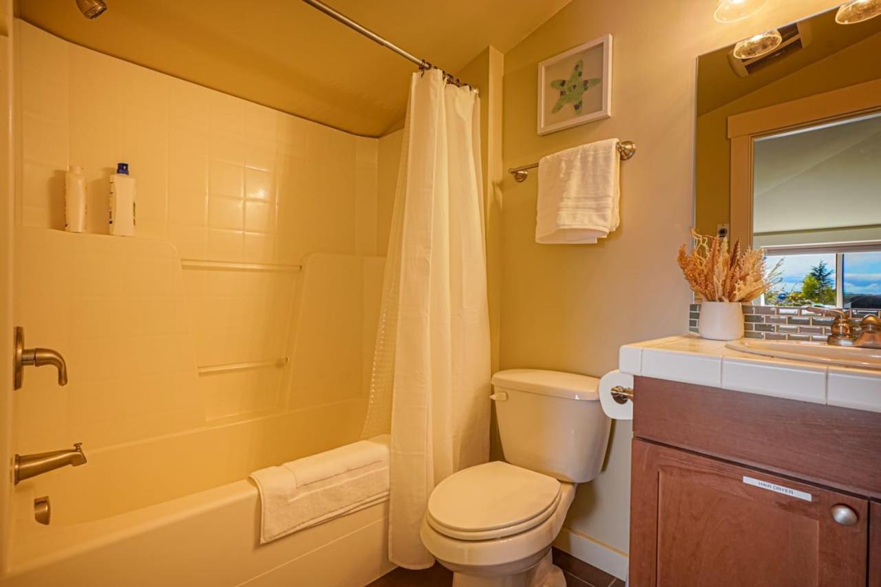 Stylish North Seattle Townhouse- Dual Master Suites ภายนอก รูปภาพ