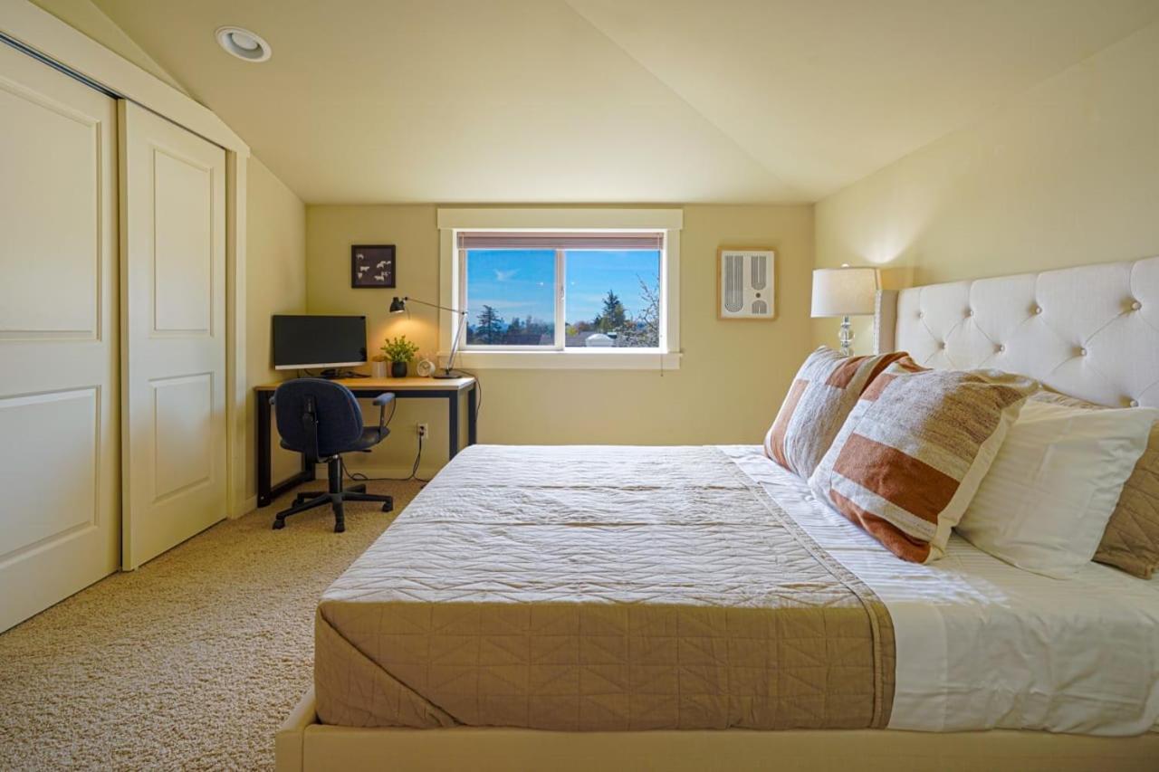 Stylish North Seattle Townhouse- Dual Master Suites ภายนอก รูปภาพ