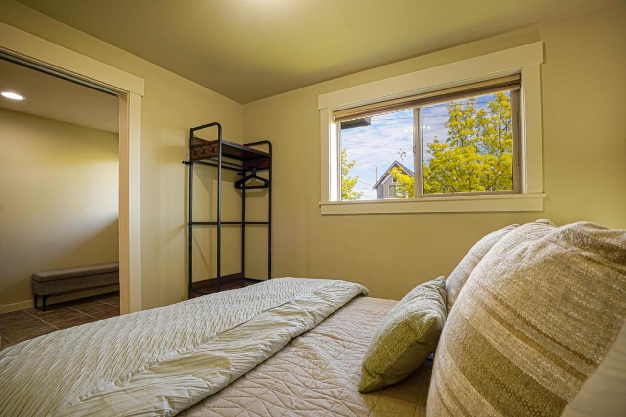 Stylish North Seattle Townhouse- Dual Master Suites ภายนอก รูปภาพ
