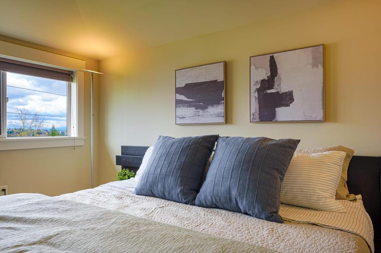 Stylish North Seattle Townhouse- Dual Master Suites ภายนอก รูปภาพ