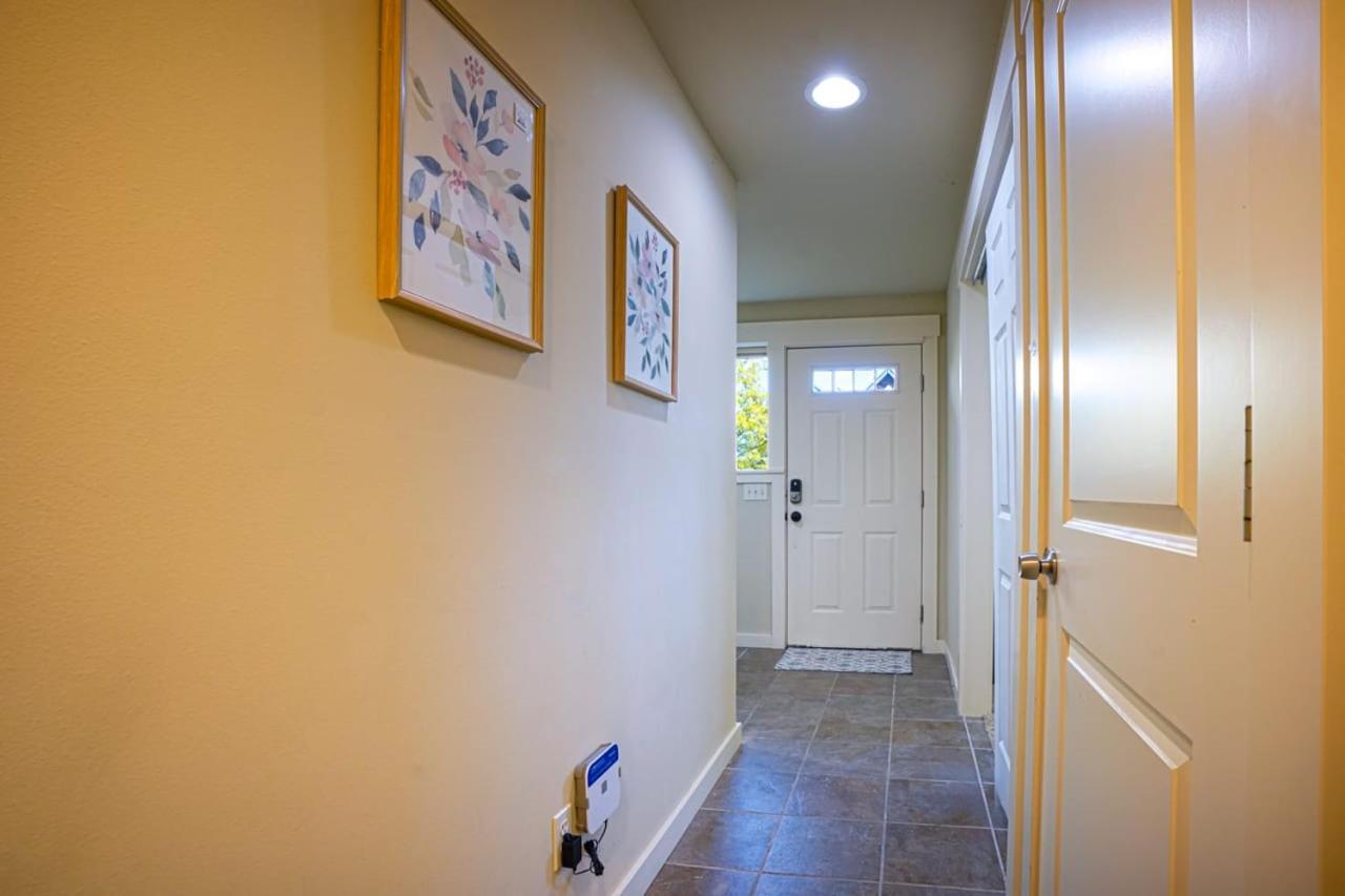 Stylish North Seattle Townhouse- Dual Master Suites ภายนอก รูปภาพ
