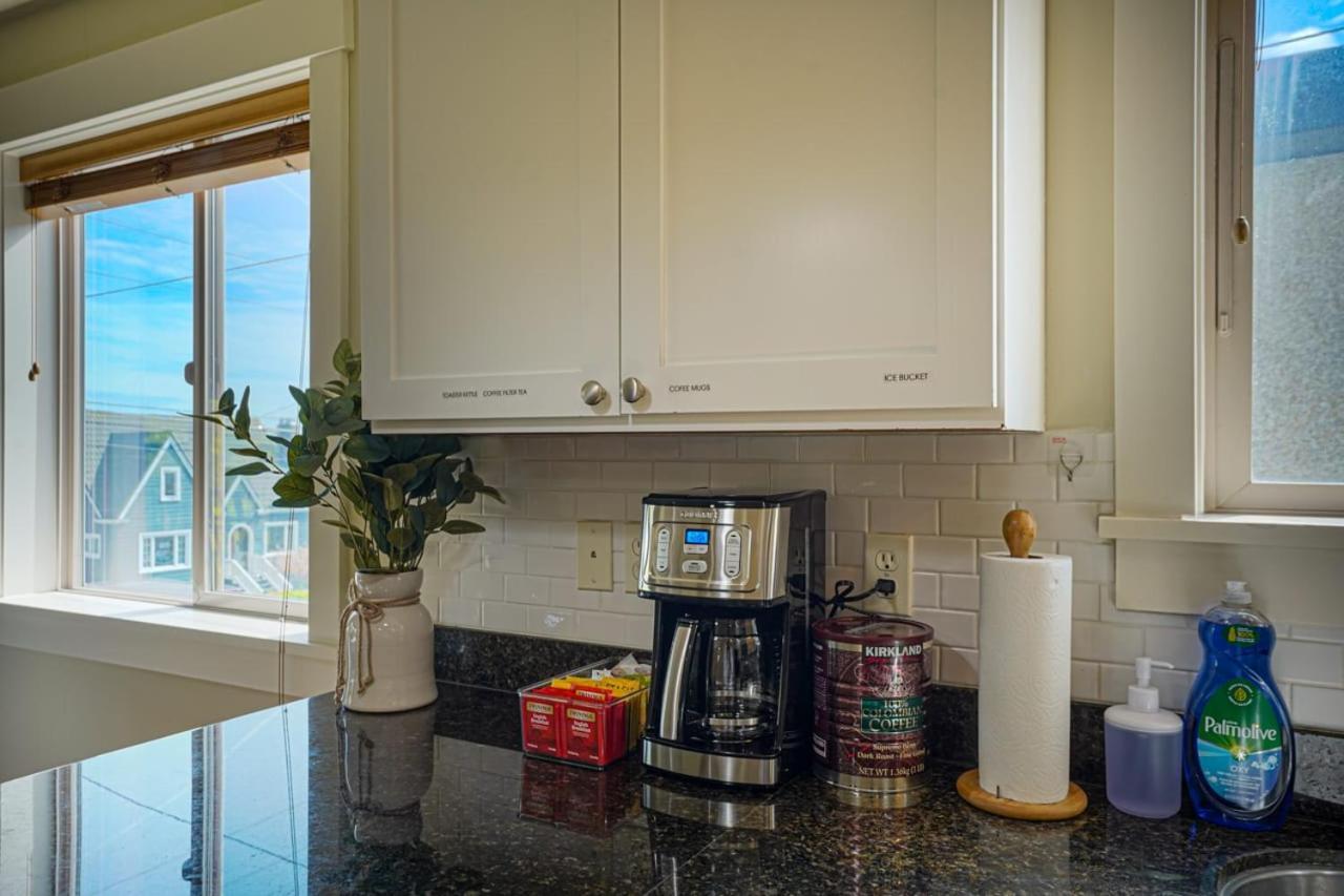 Stylish North Seattle Townhouse- Dual Master Suites ภายนอก รูปภาพ