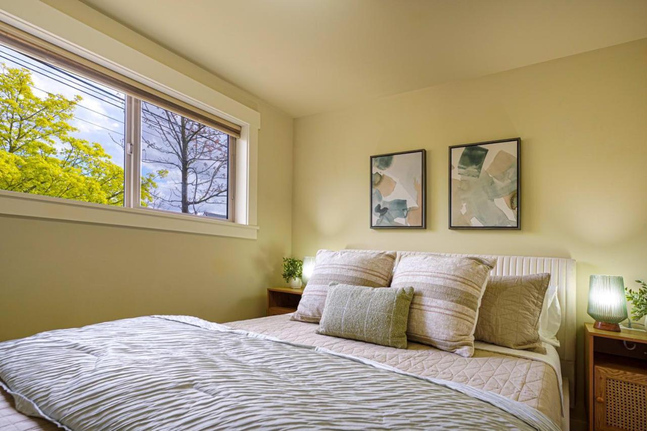 Stylish North Seattle Townhouse- Dual Master Suites ภายนอก รูปภาพ