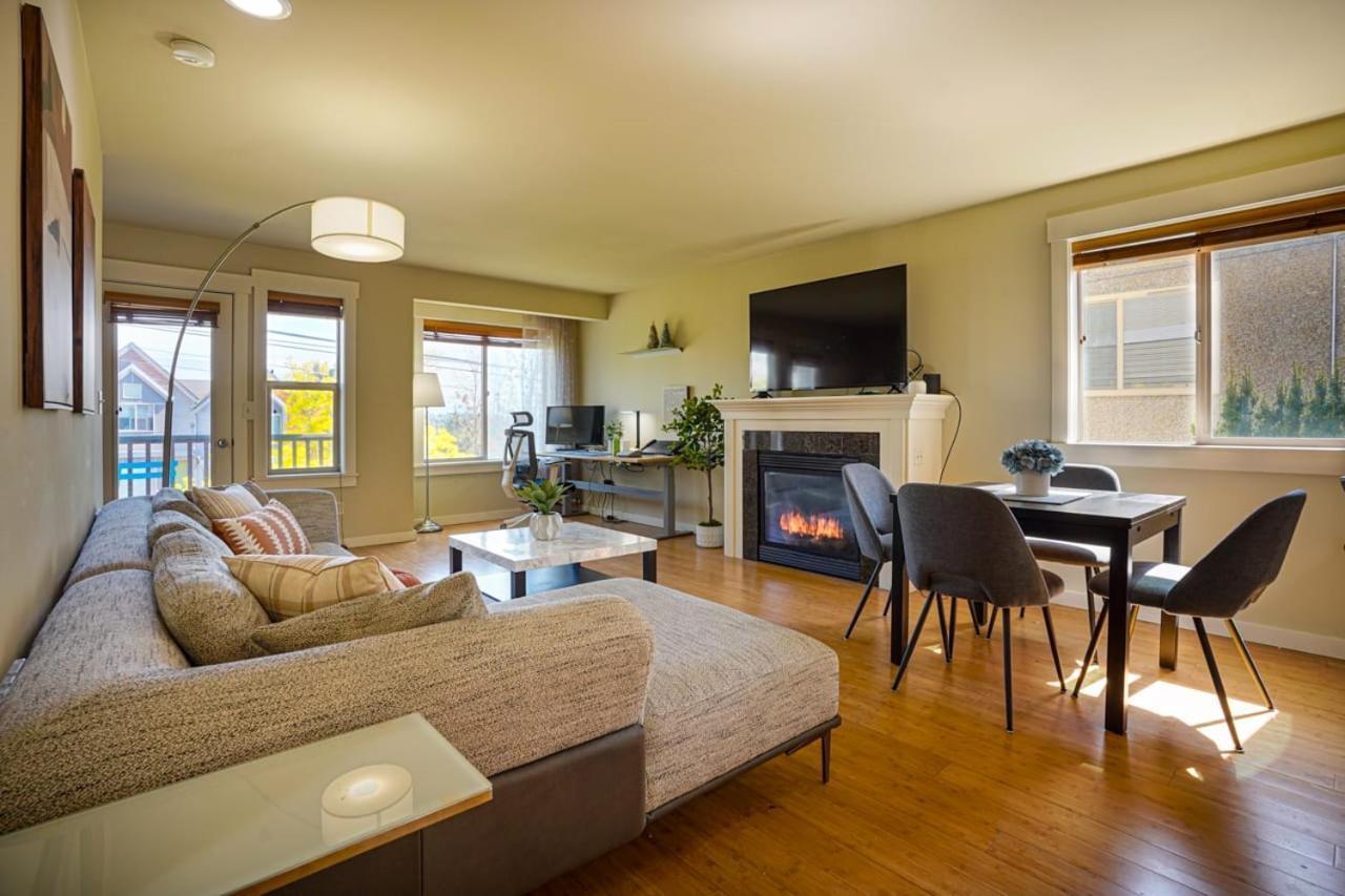 Stylish North Seattle Townhouse- Dual Master Suites ภายนอก รูปภาพ